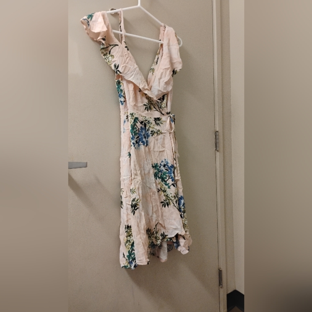 ASTR The Label Womens Yessenia Asymmetrical Cold Shoulder Pink Floral Wrap Dress